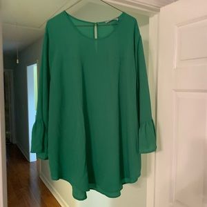 Beautiful Green top with ruffled sleeves!